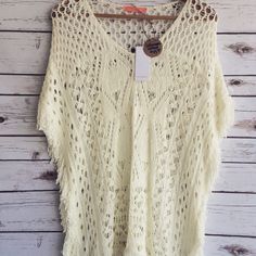 Lulimari #beachstyle poncho #boho #chic #bohobeach www.nobebohobeach.com