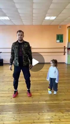 Funny Babies Dancing, Kate Middleton Pregnant, Man Dancing, New Dance Video, Dance Sing, Dancing Baby, Kpop Dance, Song Video