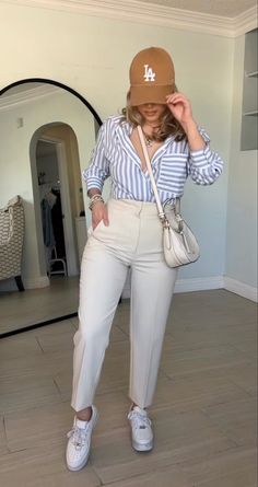 Saturday Office Outfit, Miami Business Casual, Outfits For Work Conference, Restaurant Manager Outfit Women, Modern Casual Outfits, Money Aesthetics, Boston Outfits, Outfits Juvenil, Secret Closet