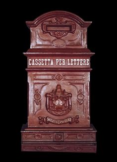 a wooden sign that says cassesta per lettre