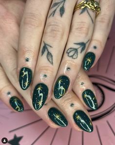 Short Constellation Nails, Short Nail Moon Designs, Celestial Press On Nails, Dark Green Nails Ideas Short, Short Almond Nails Celestial, Starry Nails Short, Wedding Nails Dark Green, Starburst Nail Art, Short Nail Designs Celestial