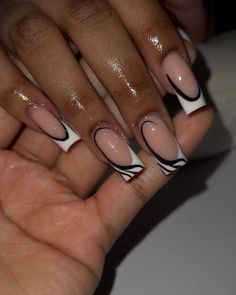 Short French Tip Acrylic Nails Design, Black French Tip Designs, Summer Nails Black Women, Short Nails Trendy, Nail Art 2022, Art For Short Nails, Nail Art For Short Nails, Nails Creative, Ombre Acrylic Nails