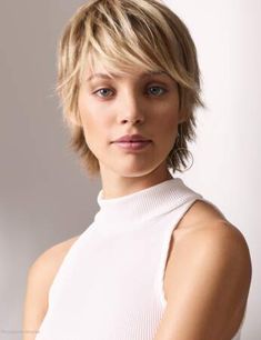 20 coupes de cheveux indémodables qui vont à tout le monde - Femme Actuelle Short Hairstyles 90s, 90s Hairstyles Short, Hairstyles 90s, Kort Bob, Hair Job, Beyonce Hair, Choppy Hair