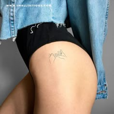 Tattoo Lower Back, Pinky Promise Tattoo, Hip Tattoo Designs, Promise Tattoo, Tattoo Diy, Hip Tattoos, Tattoo Trend, Pinky Swear