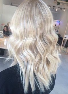 Blonde Hair With Platinum Highlights, Hair With Platinum Highlights, Celebrity Hair Extensions, Beachy Blonde, Blonde Hair Colors, Perfect Blonde Hair, Platinum Highlights