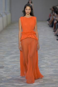 Orange Runway, Orange Couture, Boho Chique, Orange Dresses, Glam Outfit, Spring 2025, Bright Spring, Alt Fashion, Gala Dresses