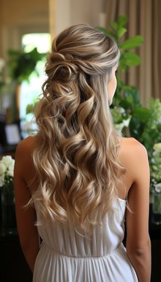 coiffure Woodsy Hairstyles, Brides Hair Updo, Wedding Partial Updos For Long Hair, Fall Bride Hairstyles, Wedding Hair With Clip In Extensions, Blonde Bridesmaid Hair Half Up, Wavy Blonde Wedding Hair, Prom Hair Blonde Half Up