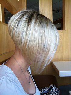 Bob Inversat, Kort Bob, Inverted Bob Haircuts, Angled Bob Haircuts, Dunner Wordend Haar, Angled Bob Hairstyles, Stacked Bob Hairstyles, Stacked Bobs, Stacked Bob Haircut