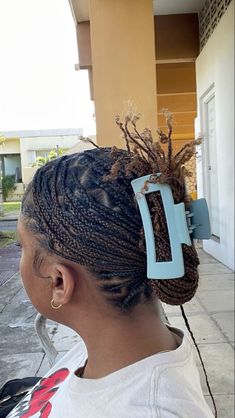 Mini Braids Claw Clip, Claw Clip Hairstyles Mini Twist, Claw Clip On Knotless Braids, Individual Braids On Natural Hair, Claw Clip With Box Braids, Natural 4c Braids, Small Braids On Natural Hair, Small Natural Braids, Mini Plaits Hairstyles Natural Hair