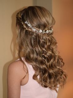 Girls Hair Styles For Weddings, Hairstyles For Flower Girl, Girls Communion Hairstyles, Flower Girl Hair Styles, Jr Bridesmaid Hairstyles, Easy Flower Girl Hairstyles, Flower Girl Hairstyle, Reception Hairstyle, Flower Girls Hair