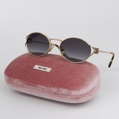 New Miu Miu Mu52ys Zvn5d1 Pale Gold Grey Gradient Oval Unisex Sunglasses Mu 52ys Brand: Miu Miu Model Number: Mu52ys / Mu 52ys Color Code: Zvn5d1 Gender: Women / Unisex Frame Shape: Oval Frame Color: Pale Gold Frame Material: Metal Frame Type: Full Rim Lens Color: Grey Gradient Lens Material: Plastic Size: 54x21x125 100% Uv Protection! Brand New And 100% Authentic! Made In Italy. Full Retail Miu Miu Set Includes: 1. Glasses 2. Case 3. Cleaning Cloth With Brand Logo 4. Miu Miu Branded Box Same/Ne Miu Miu Set, Miu Miu Sunglasses, Cat Sunglasses, Black Cat Eye Sunglasses, Sunglasses Logo, Grey Sunglasses, Grey Gradient, Brown Sunglasses, Oval Sunglasses