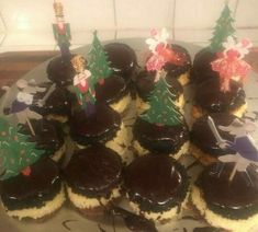 there are many cupcakes decorated with christmas trees on the top and bottom one is chocolate