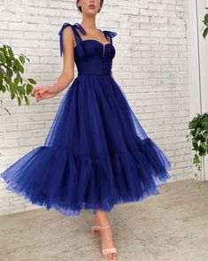 Fitted Royal Blue Tulle Evening Dress, Royal Blue Tulle Dress For Prom, Blue Tulle Skirt Evening Dress For Party, Blue Tulle Evening Dress For Gala, Royal Blue Tulle Evening Dress, Royal Blue Tulle Evening Dress For Prom, Royal Blue Tulle Evening Dress For Wedding, Blue Tulle Evening Dress With Sweetheart Neckline, Sweetheart Neckline Tulle Prom Dress