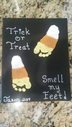 a sign that says trick or treat smell my feet on the ground with hand prints