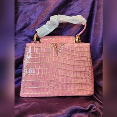 Medium Sized Handbag. Pink Croc Embossed With Gold Colored Accents And Hardware. "V" Shape Detail At The Top. Crossbody Strap Included. Classic Crossbody Bag, Calvin Klein Handbags, Faux Leather Purse, Leather Camera Bag, Rattan Bag, Quilted Crossbody Bag, Leather Flowers, Vintage Purse, Black Shoulder Bag