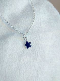 Star Locket Necklace, Blue Star Necklace, Dainty Jewelry Aesthetic, Silver Necklace Stack, Blue Jewerly, Silver Sapphire Necklace, Simple Silver Necklace, Star Locket, Star Necklaces