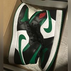 Air Jordan 1 Mid Gs 'Black Pine Green‘size 10.5 Used Jordan 1 Mid Pine Green, Air Jordan 1 Mid Gs, Black Pine, Shoes Air, Pine Green, Air Jordan 1 Mid, Jordan 1 Mid, Air Jordan 1, Mens Shoes Sneakers