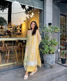 Simple Dress Casual, Indian Bride Outfits, Pakistani Dresses Casual