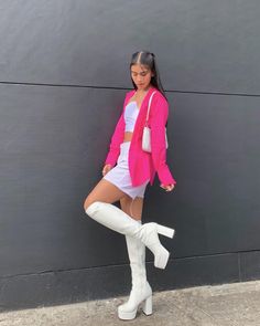 Outfit Night Club, White Boots Outfit, Outfits Juvenil, Clubbing Outfits, White Boots, Street Style Chic, Mode Inspo, Celebrity Outfits, Fall Fashion Outfits