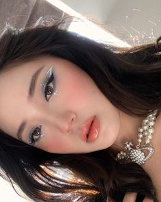 Makeup Asia, Makeup Cantik, Membentuk Alis, Blue Makeup Looks, Cute And Aesthetic, Look Rock