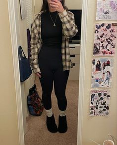 Drawstring Outfit Ideas, Outfits With Black Neumel Uggs, Uggs Neumel Outfit Women Black, How To Style Neumel Uggs, Matching Uggs Outfit With Boyfriend, Black Ugg Neumel Outfit, Black Neumel Uggs Outfit, Fall Outfits With Black Boots, Uggs Neumel Outfit Women