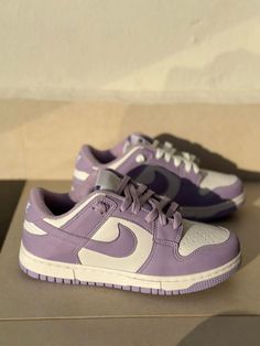 Women Nike Sneakers, Putple Shoes, Nike Purple Shoes, Light Purple Dunks, Purple Low Dunks, Purple Sneakers Outfit, Nike Dunks Purple, Tenis Nike Dunk, Dunks Purple