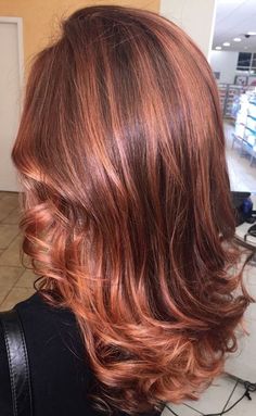 Brown Red And Copper Hair, Make Wavy Hair Curly, Auburn Hair Color With Highlights, Hair Color With Highlights, Get Curly Hair, Step Test, Auburn Hair Color, Dark Auburn Hair, Red Hair With Highlights