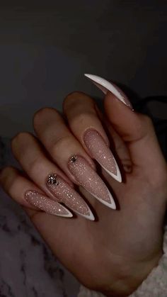 Neutral Stilleto Nails Designs, Long Nail Designs Almond, Stilleto Nails Designs Rhinestones, Long Almond Nail Ideas, Nails With Rhinestones Long, Long Stilleto Nails Design, Bling Almond Nails, Long Elegant Nails, Fall Stilleto Nails