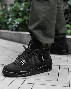 Cat Basketball, Air Jordan 4 Retro Black, Black Basketball Shoes, Jordan Shoes Retro, Nike Jordan Retro