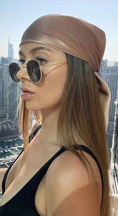 Headscarf Summer Outfit, Head Bandana Outfit Summer, Women Head Scarf Fashion, Head Scarf Blonde Hair, Hair Bandana Outfit Summer, Women With Scarf On Head, Outfits With A Head Scarf, Beach Head Scarf Styles, Silk Headscarf Beach