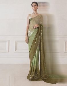 Normal Lehenga, Glitter Saree, Sari Designs, Manish Malhotra Saree, Party Saree, Heavy Lehenga, Reception Saree, Saree Bollywood