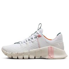 (WMNS) Nike Free Metcon 5 'White Pink Blood' FN8920-161 Nike Free Metcon 4, Nike Free Metcon, Pink Blood, Back To School Shoes, Pretty Shoes Sneakers, Nike Tennis Shoes, Limited Edition Sneakers, Nike Shoes Air Max, Nike Metcon