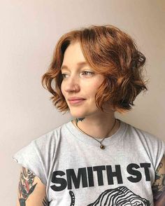 Wavy Bob Chin Length, Choppy Bob Thick Wavy Hair, French Bob Wavy Hair No Bangs, Short Wavy Haircuts Oval Faces, Short Hair For Naturally Wavy Hair, Wavy Short Bob Haircuts, Cute Short Haircuts Wavy Hair, Wavy Cropped Hair, Fine Wavy Curly Haircut