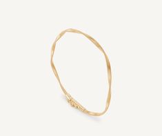 An elegant strand of twisted threads in 18t yellow gold, carefully created with the exclusive coil technique. Perfect on its own, stunning paired with the other bracelets in the collection. Essential in its sophistication. Marco Bicego Bracelet, New Zealand Jewellery, 18k Gold Bracelet, Coil Bracelet, Stackable Bangles, Marco Bicego, Bracelet Online, Strand Bracelet, High Jewelry