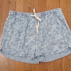 Arizona Jean Co Women's Junior Size Blue Floral Shorts Size Large. Cute, Comfortable Shorts With Drawstring Tie And Elastic Waistband. New Without Tags Never Worn. Smoke-Free Home. Please Bundle And Save!! Bin 201 Light Wash Cotton Bottoms For Vacation, Light Wash Cotton Beach Shorts, Light Blue Cotton Shorts For Vacation, Light Blue Cotton Shorts For Beach Season, Blue Cotton Jean Shorts For Beach, Blue Cotton Jean Shorts For The Beach, Jean Shorts With Pockets For Vacation, Casual Light Blue Cotton Pajama Shorts, Blue Pajama Shorts With Pockets For Spring