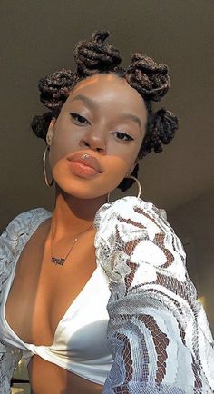 Bantu Knot Hairstyles, Hair Knot, Bantu Knots, Pelo Afro, Locs Hairstyles, Afro Hairstyles, Black Girls Hairstyles, Aesthetic Hair