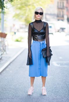 New York Fashion Week Street Style Spring 2017: The Best Moments from NYFW | StyleCaster Aquarius Style, Linda Tol, Yeezy Fashion, New York Outfits, New York Fashion Week Street Style, Look Short, City Outfits, Womens Fashion Inspiration