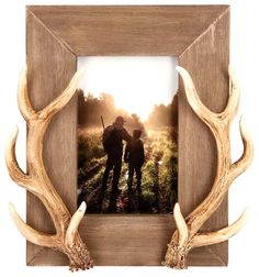 an antler photo frame with two deer horns