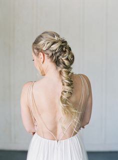 Bridal Ponytail, Calligraphy Stationery, Low Bun Hairstyles, Bridal Hair Inspiration, Wedding Hair Inspiration, France Wedding, Romantic Bride, Bridal Updo, Elegant Bride