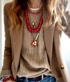 Red Necklace Outfit, Red And Gold Jewelry, Mom Beauty, Look Boho Chic, Home Wear Women, Polished Casual, Necklace Outfit, Neue Outfits, Red Beads