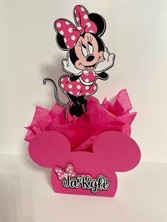 a minnie mouse cutout in the shape of a box