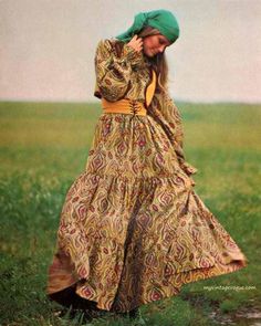 so pretty Vogue Vintage, Mode Hippie, Vogue Pattern, Peasant Dress, Vintage Vogue