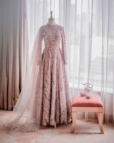 Gaun Resepsi Hijab, Dress Pengantin, Muslim Gown, Kebaya Modern Dress, Muslimah Wedding Dress, Hijab Wedding Dresses, Wedding Dress Outfit, Muslim Style, Gowns Dresses Elegant