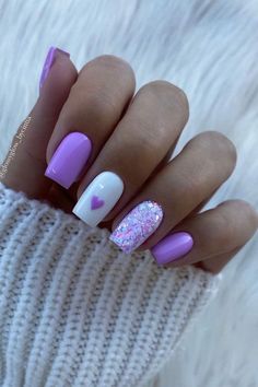 The best Valentine's Day nail ideas including fun designs for valentine nails for gel nails, acrylic and natural nails. Nails With Hearts, Nagellack Trends, Purple Acrylic Nails, Lilac Nails, Purple Nail Designs, Colorful Nails, Purple Nail, Acrylic Nails Coffin Short, Short Acrylic Nails Designs