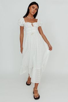 Embroidery Maxi Dress, Bride 2024, Romantic Picnic, Italian Chic, Eyelet Maxi Dress, Maxi Dress White, Drawstring Neckline, White Eyelet Dress, Picnic Date