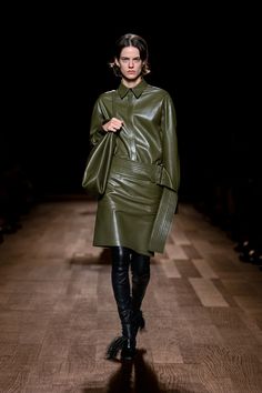 Ferragamo Fall 2024 Ready-to-Wear Collection | Vogue Art Of Balance, Fall Winter Fashion Trends, Winter Fashion Trends, Fall Winter Fashion, Homecoming Outfits, Chic Coat, Fashion Trends Winter, Fashion Shows