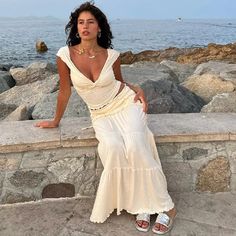 Low Cut Crop Top, Long Skirt Suits, High Waist Maxi Dress, Women Vacation, French Pleat, Ruffle Crop Top, Short Vest, Jeans Cargo, Mini Robes