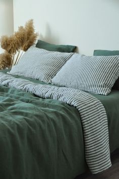 linen bedding Copenhagen Style Bedding, Solid Color Bedding, Trendy Duvet Covers, Green And Blue Apartment, Striped Sheets Bedding, Blue And Green Bedding Ideas, Green Stripe Bedding, Sheet Color Combinations, Pastel Color Decor