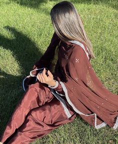 Suit Pics Punjabi, Punjab Pind Aesthetic, Punjabi Girl Aesthetic, Eid Poses, Punjabi Aesthetic, Punjabi Dress Design, Punjabi Girl, Desi Fits, Desi Dress