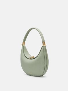 The Luna Bag is made of luxurious first layer cowhide leather. A beautiful curved shoulder bag that provides four different looks in one bag. Luna Bag, Oval Bag, Leather Suitcase, Crescent Shape, One Bag, Look Casual, Carolina Herrera, Matte Gold, Cow Leather